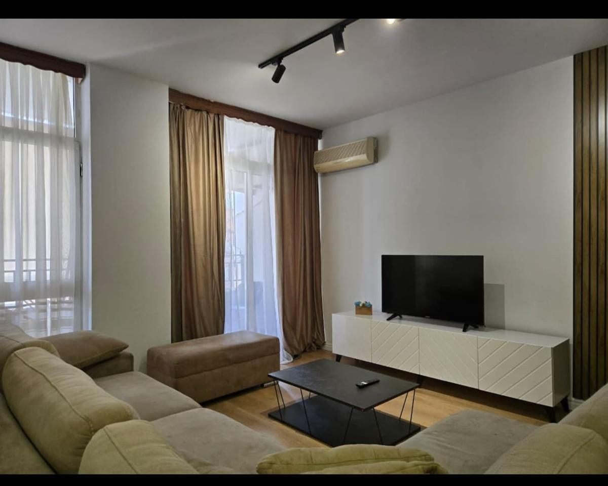APARTAMENT ME QERA 2+1 KOMUNA E PARISIT 800 EURO – Tiranë
