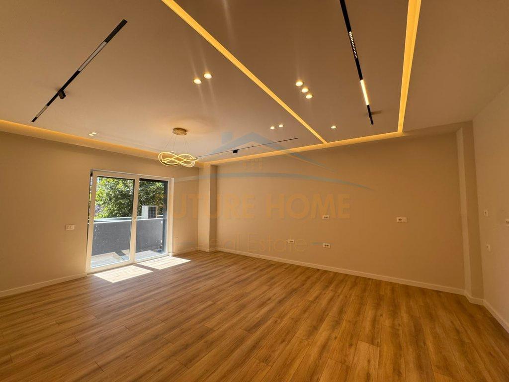 0692268458 Shitet, Apartament 2+1+2, Rruga Panorama. – Tiranë