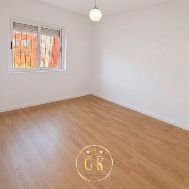 SHITET 2+1 me Ballkon OKAZION🔥 📍Lagja 18, Prane gjimnazit – Durrës