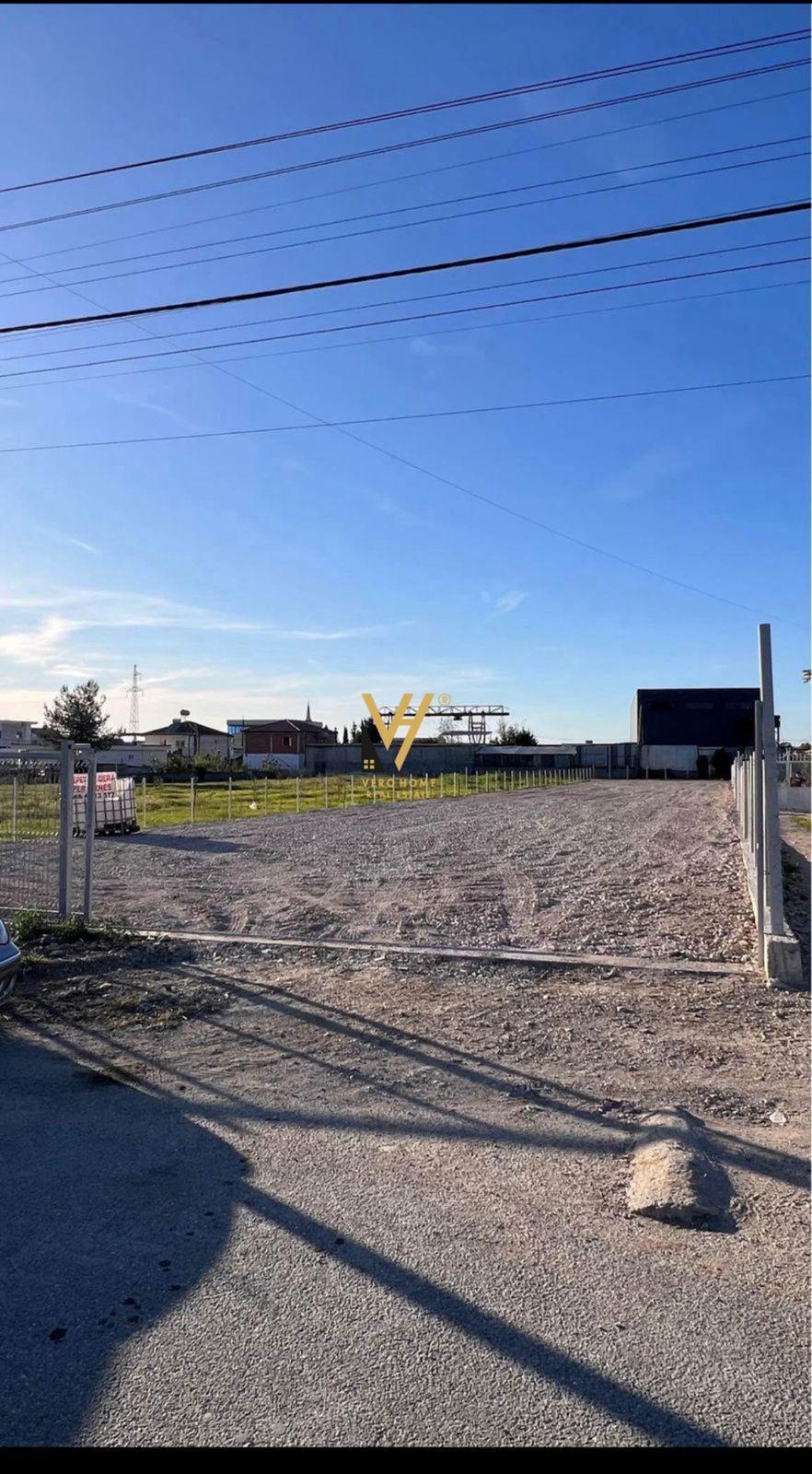 JEPET TOKE 1.200 M2 ME QERA NE BATHORE 700 EURO – Tiranë