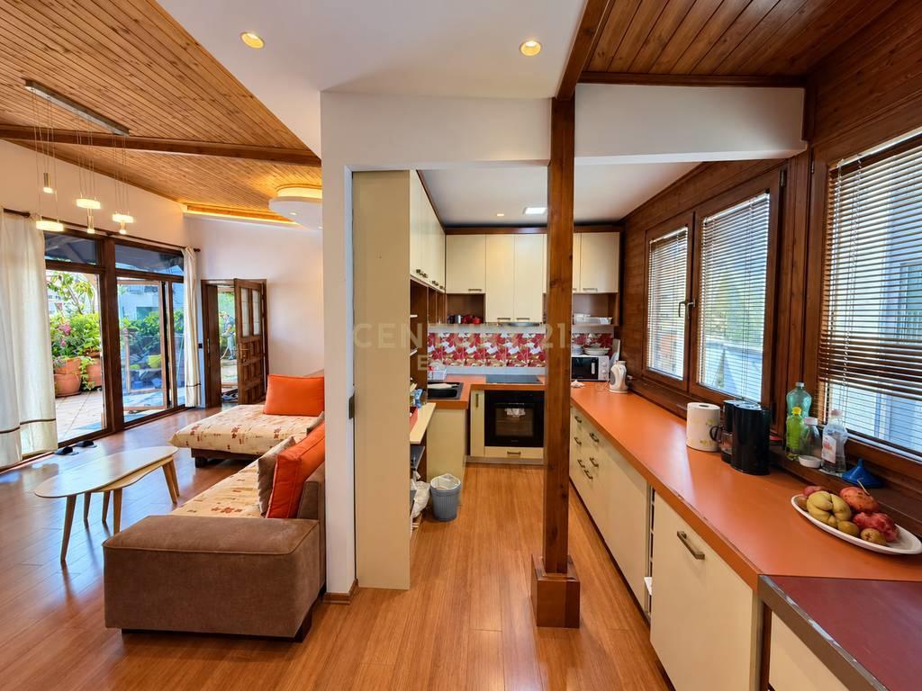 Myslym Shyri - Jepet Me Qera Penthouse 2+1+Verande Modern – Tiranë