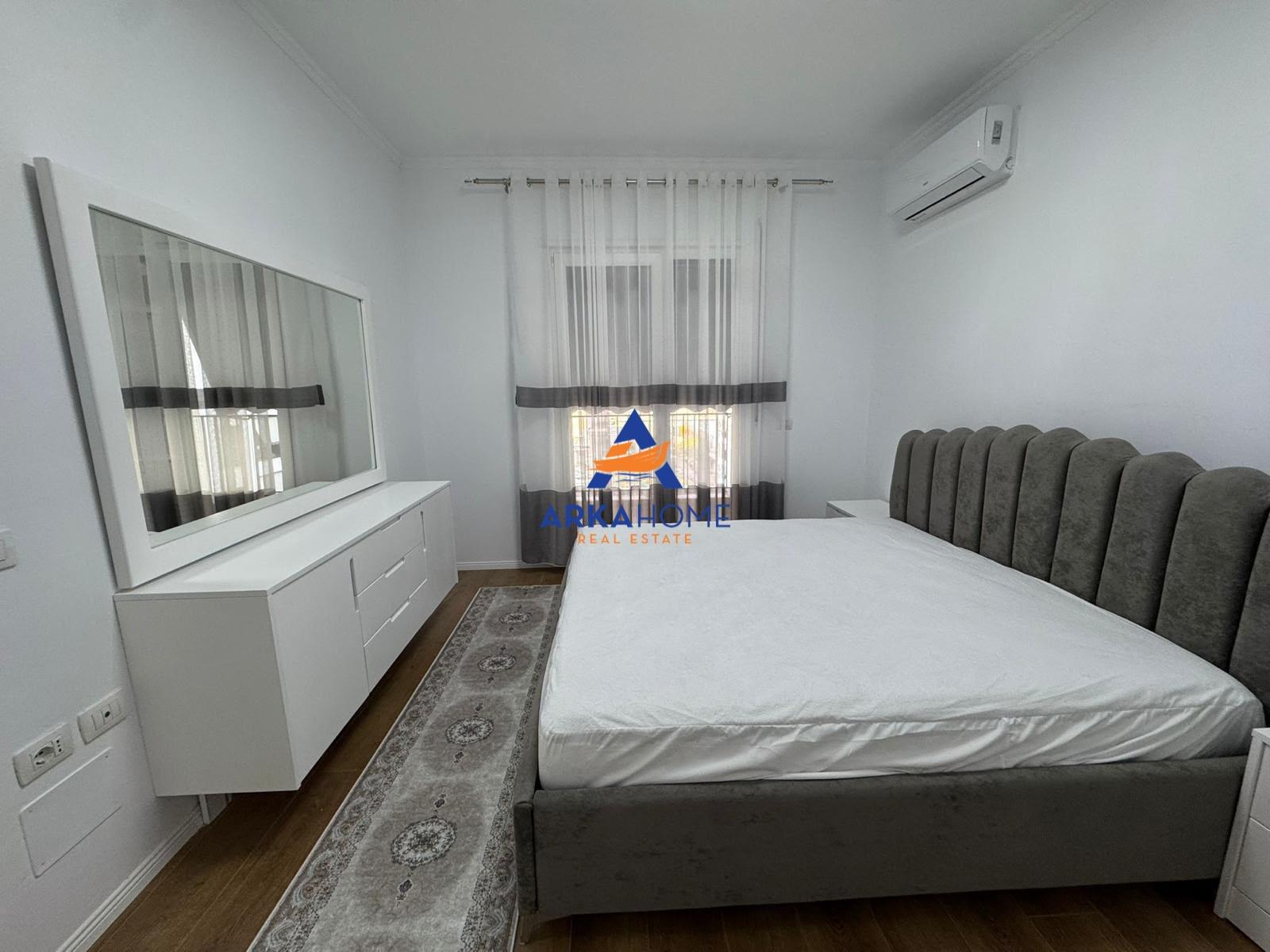 JEPET APARTMENT ME QERA 1+1+BALLKON "KAMEZ" 400 EURO – Tiranë