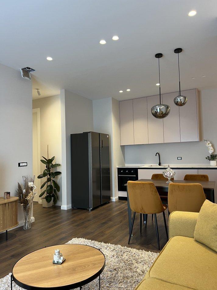 APARTAMENT ME QERA 2+1+2 KOMUNA PARISIT 1100 EURO – Tiranë