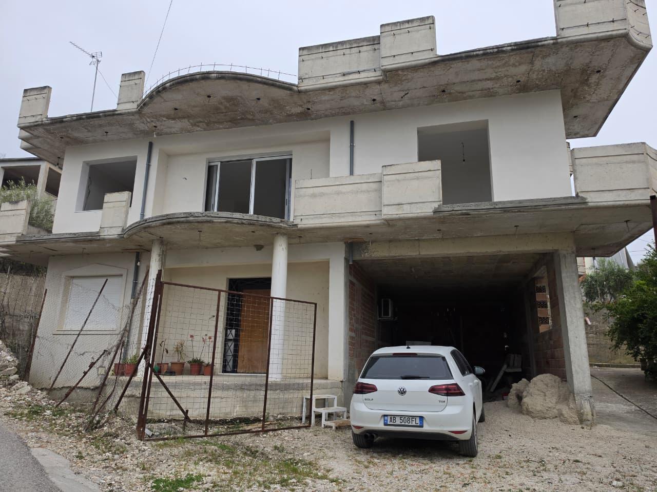 Shtepi Private Dykateshe Ne Shitje Ne Vlore, Shqiperi – Vlorë
