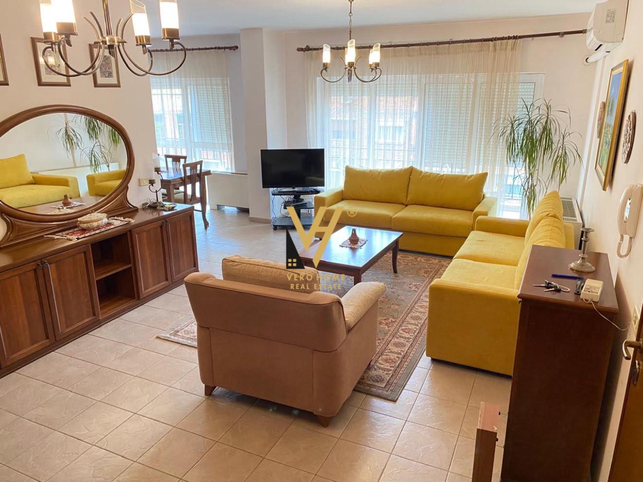JEPET DUPLEX 3+1+2+BLK ME QIRA TE RRUGA E ELBASANIT 1.300 EU – Tiranë