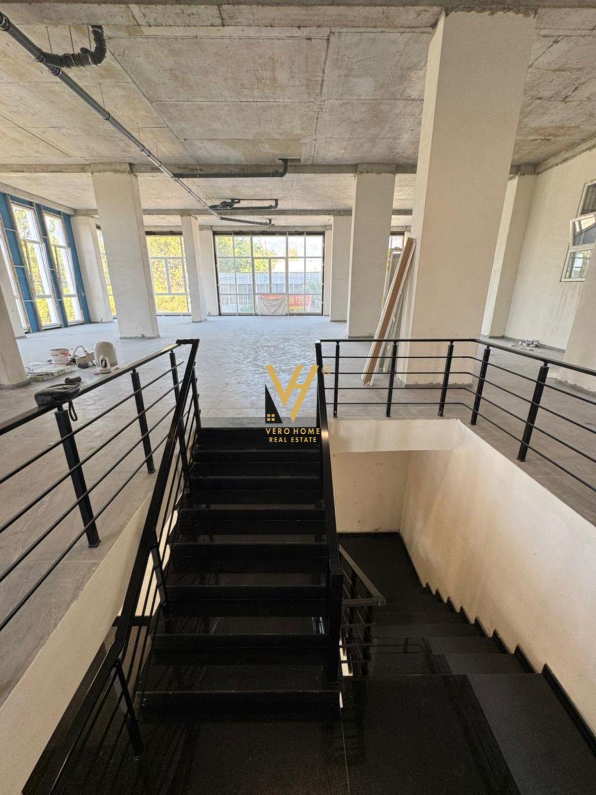 JEPET AMBIENT BIZNESI 1.100 M2 TE BULEVARDI I RI 6.800 EURO – Tiranë