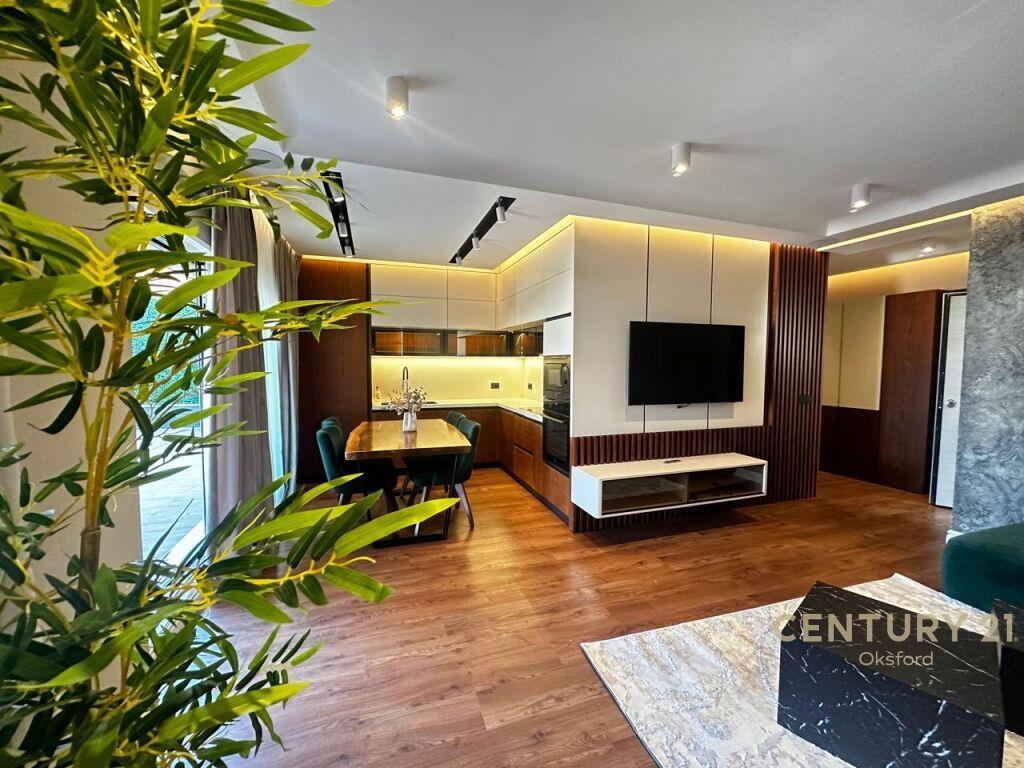 SHITET EKSKLUZIVE PENTHOUSE LUKSOZ 3+1+VERANDE TE KOPSHTI BO – Tiranë