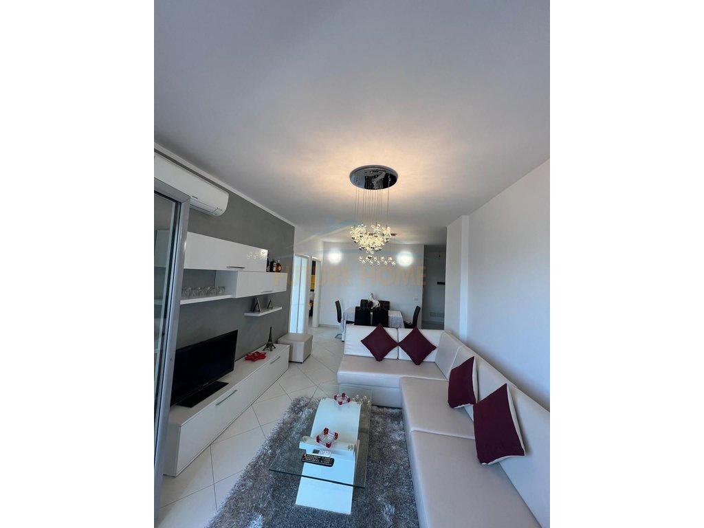 0697048063 Shitet, Apartament 2+1 Stacioni trenit – Tiranë