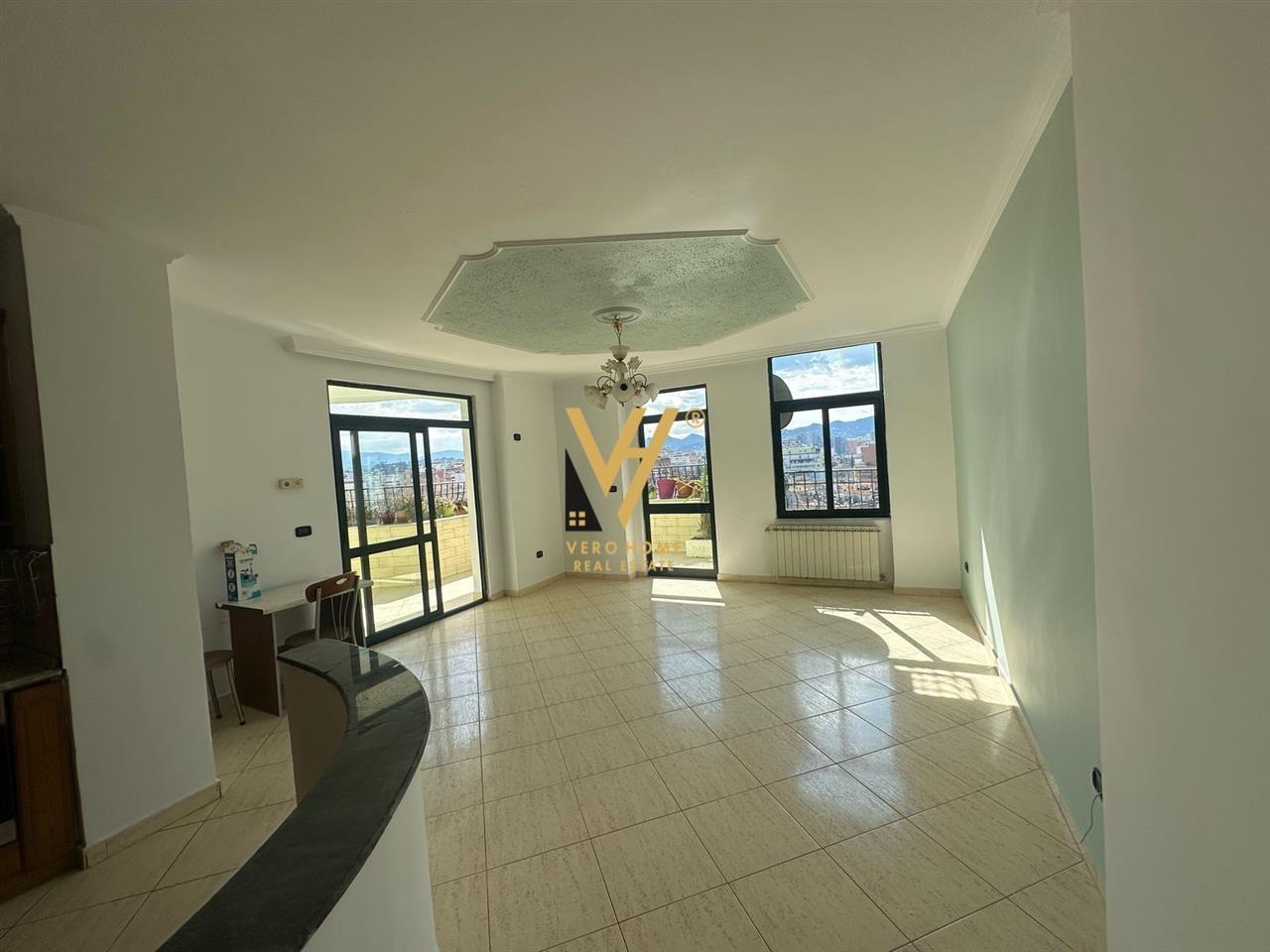 JEPET ZYRE 121M2 ME QERA TE ISH EKSPOZITA 800 EURO – Tiranë