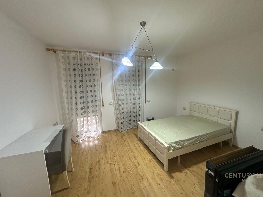 JEPET ME QIRA 2+1+2 TEK 21 DHJETORI! – Tiranë - 1