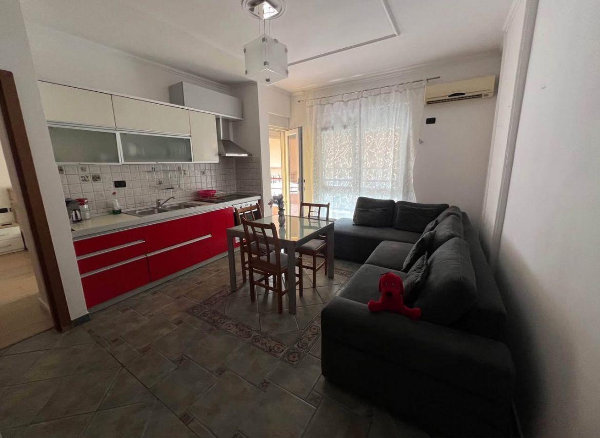 APARTAMENT ME QERA 1+1 RRUGA E KAVAJES 65.000 LEKE – Tiranë