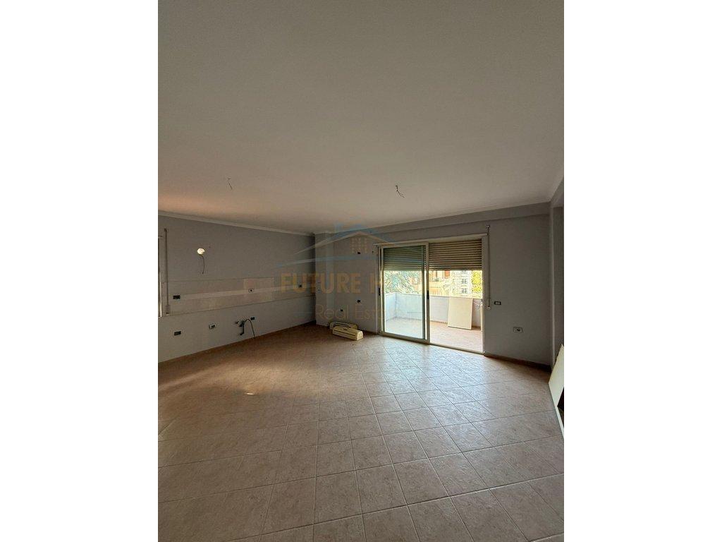 0692268458 Shitet, Apartament 2+1+2, Liqeni i Thatë, Tiranë – Tiranë