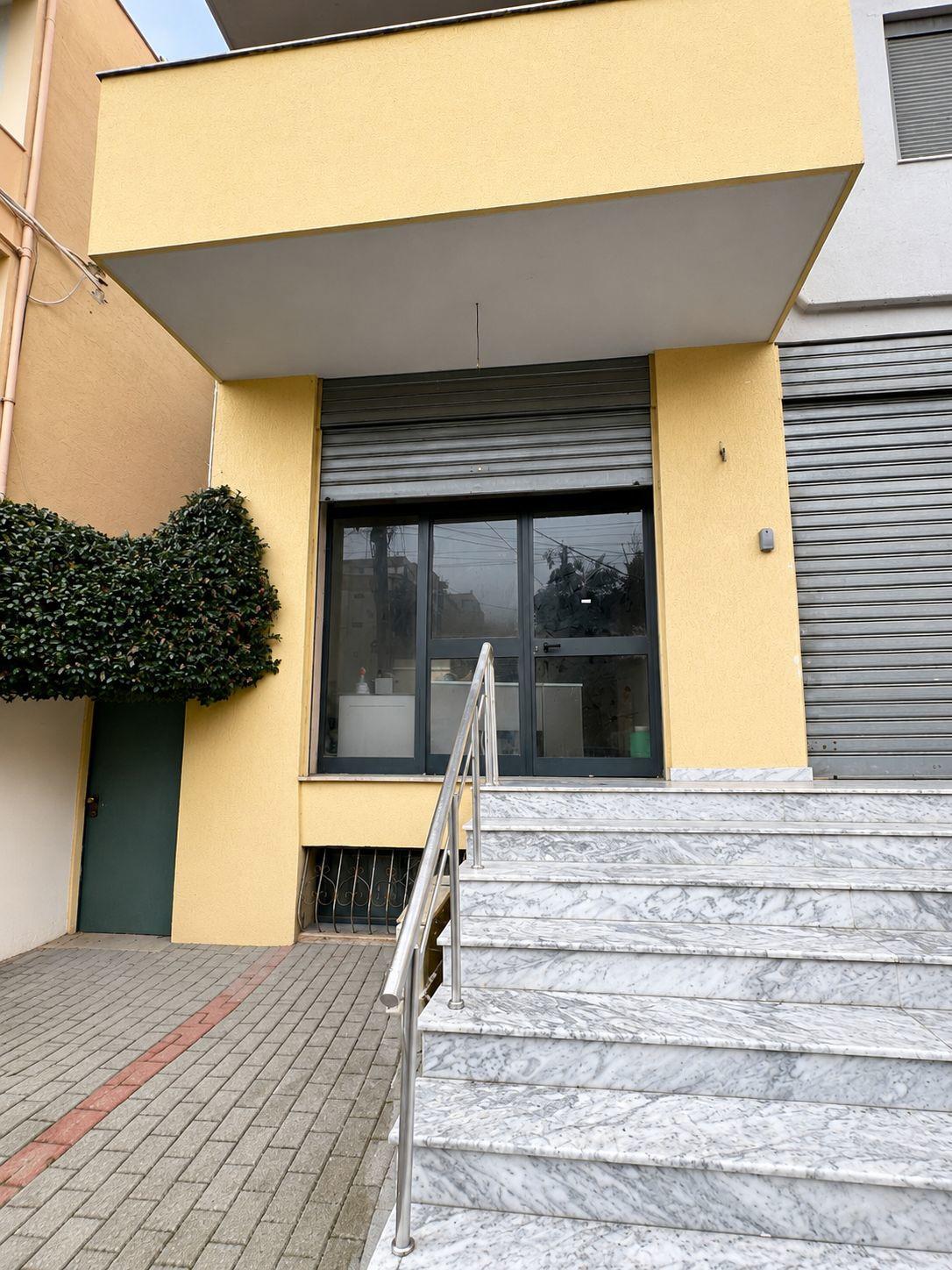 Njësi komerciale për shitje pranë Spitalit Rajonal Durrës !! – Durrës