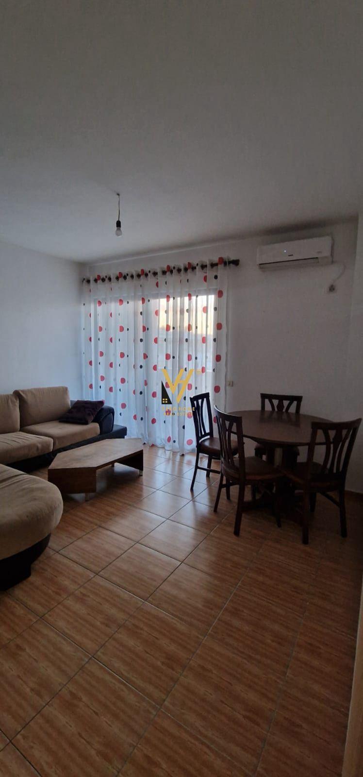 JEPET APARTAMENT 1+1+BLK ME QERA NE ASTIR 45.000 LEKE – Tiranë