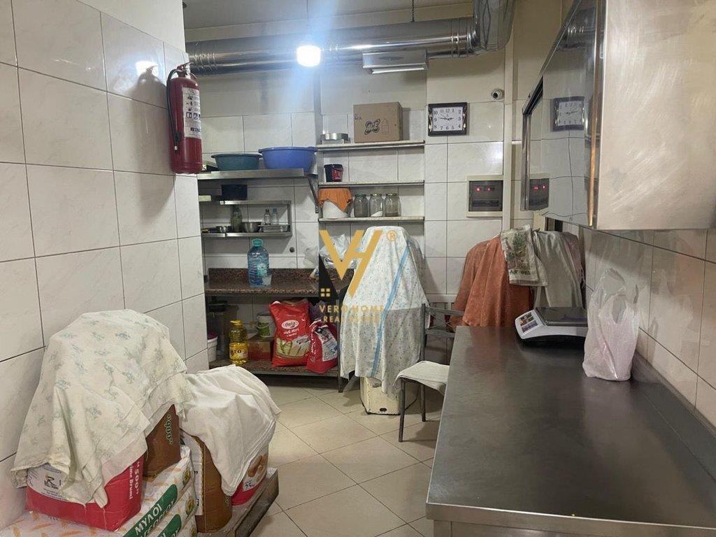 JEPET DYQAN 53M2 ME QERA TEK HARRY FULTZ 1.800 EURO – Tiranë