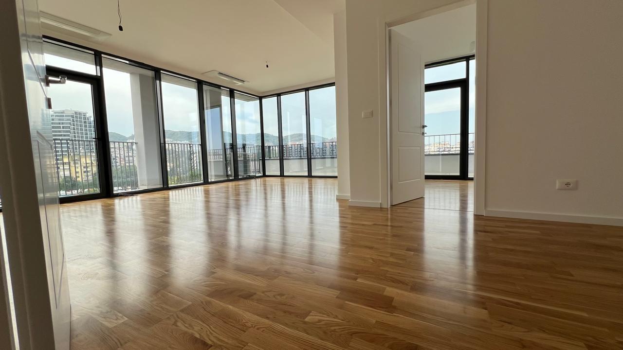 ZYRE ME QERA 136 M2 RRUGA E KOSOVAREVE 1.400 EURO – Tiranë