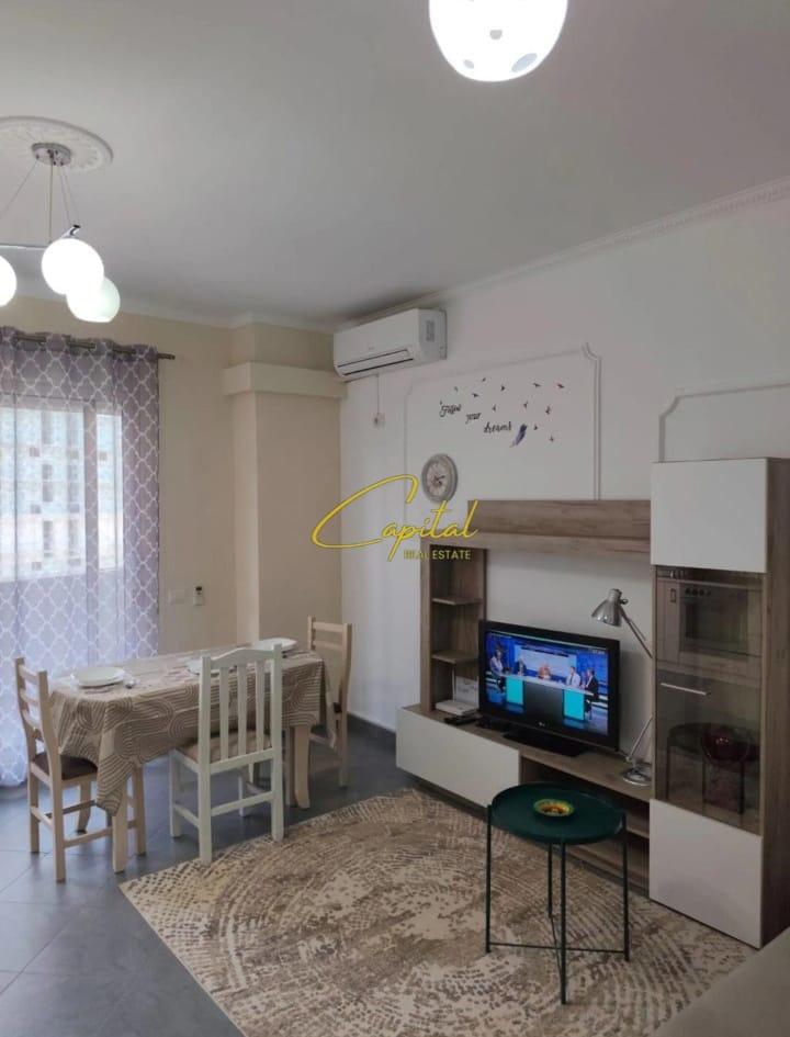 APARTAMENT ME QIRA 1+1 KOMPLEKSI KONTAKT 57.000 LEKE – Tiranë