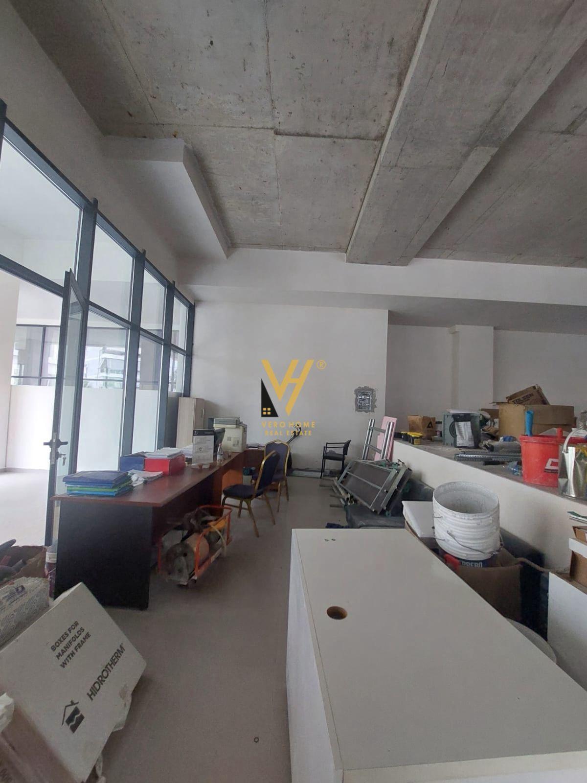 JEPET DYQAN 100 M2 ME QERA TE KOMUNA PARISIT 2.500 EURO – Tiranë