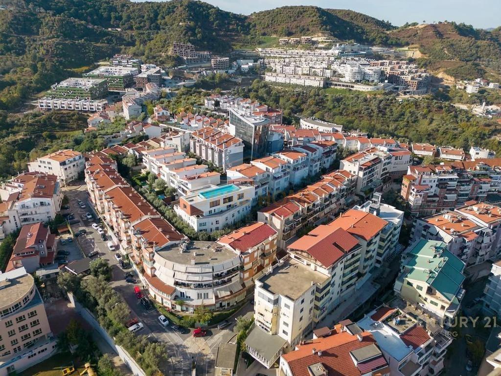 0683487469 Shitet, Apartament 4+1+2+Verandë, KODRA E DIELLIT – Tiranë - 1