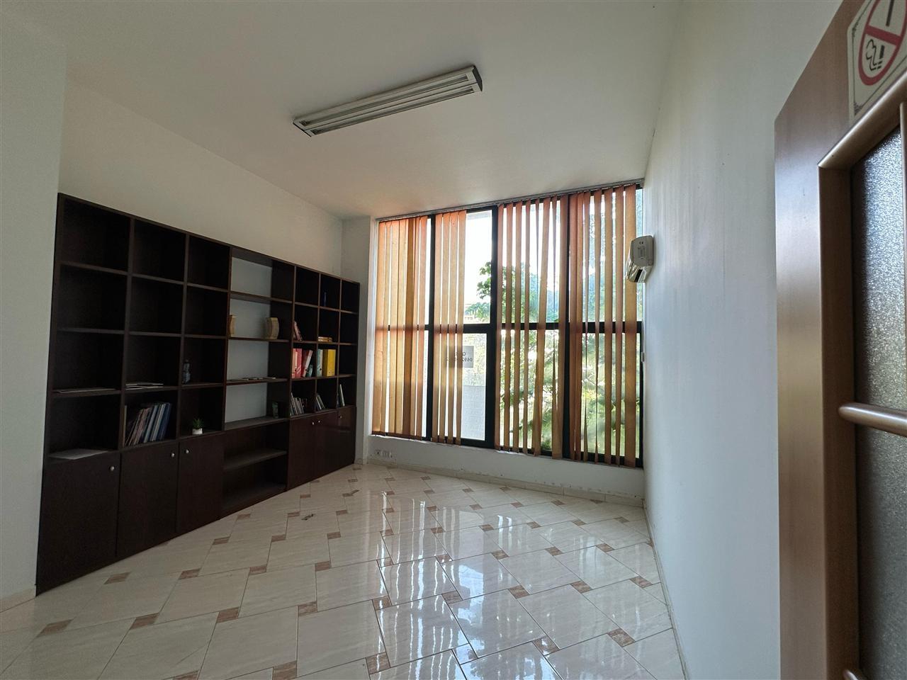 ZYRE ME QERA 230 M2 PAZARI I RI 1.900 EURO – Tiranë - 1