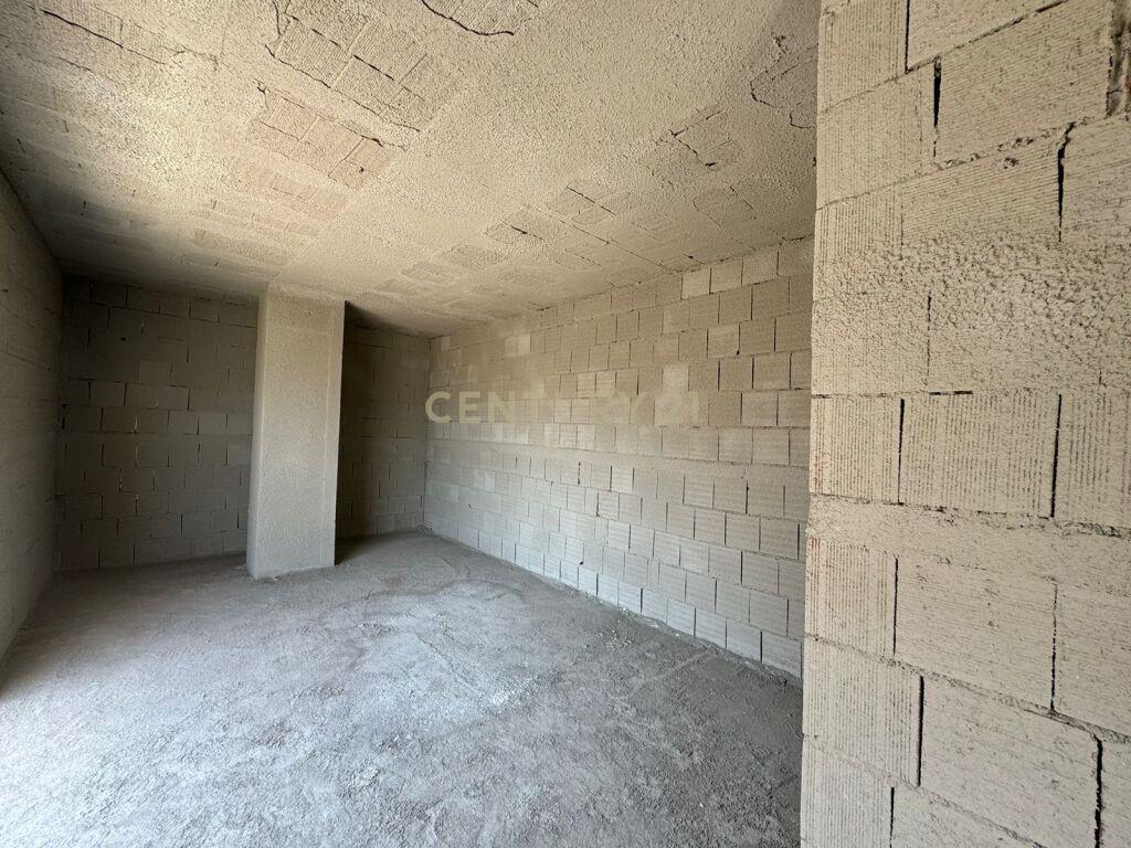 SHESIM APARTAMENT 1+1 ME VERANDË PRANE SHKOLLES SE KUQE, RRU – Tiranë - 1