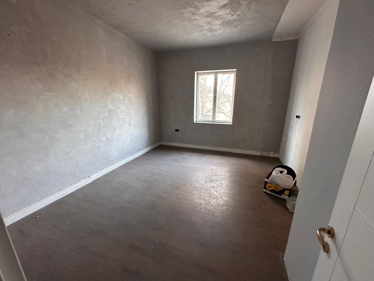 ZYRE ME QERA 100 M2 BLLOK 100.000 LEKE – Tiranë