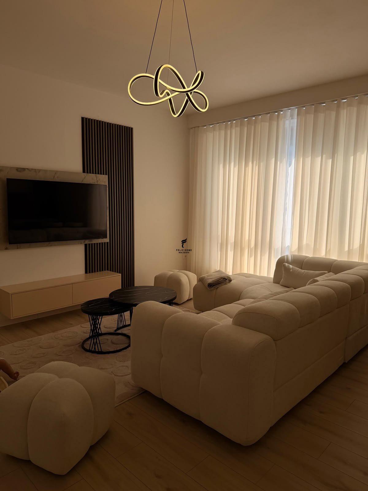 APARTAMENT ME QERA 1+1 BULEVARDI I RI 70.000 LEKE FH-93139 – Tiranë