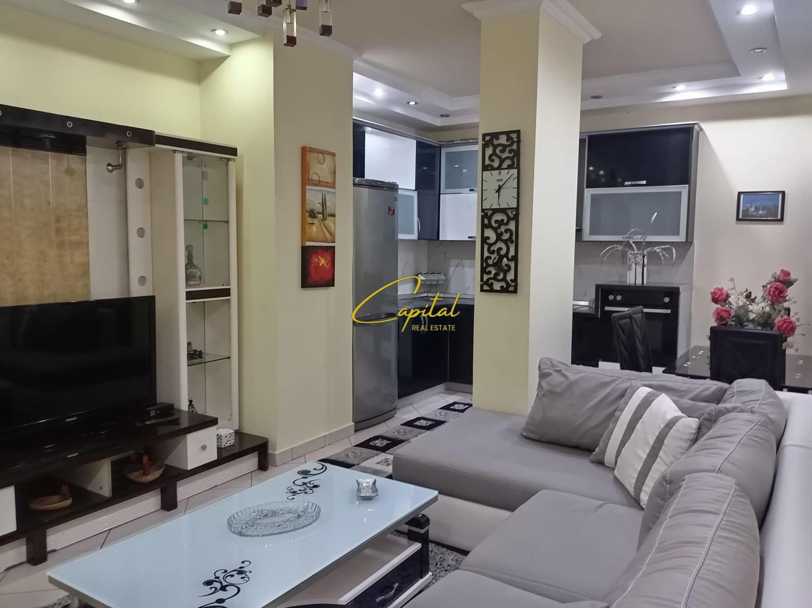 APARTAMENT ME QIRA 3+1 RRUGA E KAVAJES 800 EURO – Tiranë