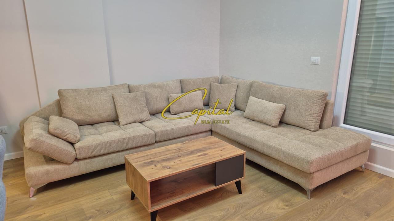 APARTAMENT ME QIRA 1+1 ISH STACIONI TRENIT 60.000 LEKE – Tiranë