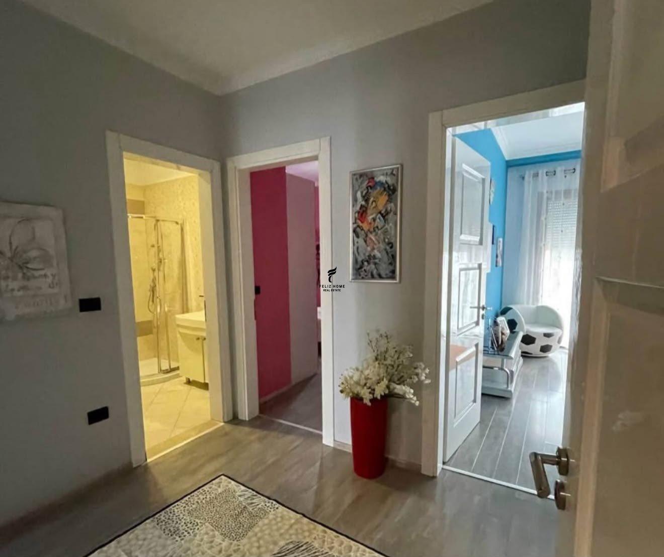 APARTAMENT ME QERA 3+1 ISH PARKU 120.000 LEKE FH-89677 – Tiranë - 1