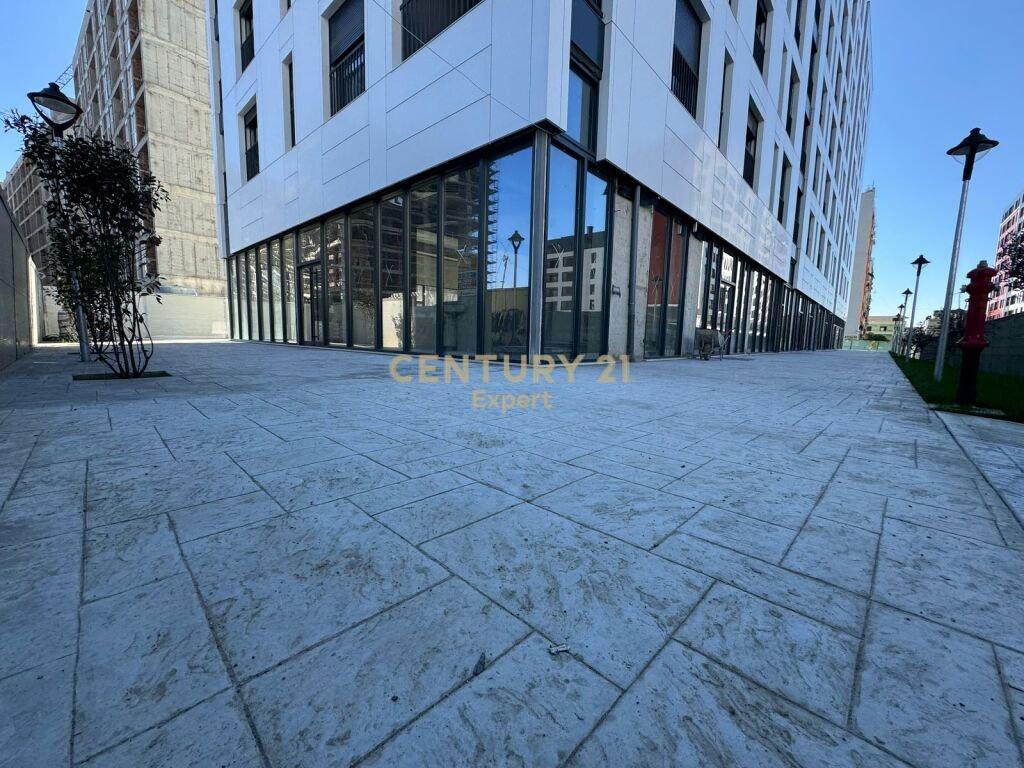 JAPIM AMBIENT COMERCIAL I NDASHEM NE AMBIENTE ME TE VOGLA ME – Tiranë