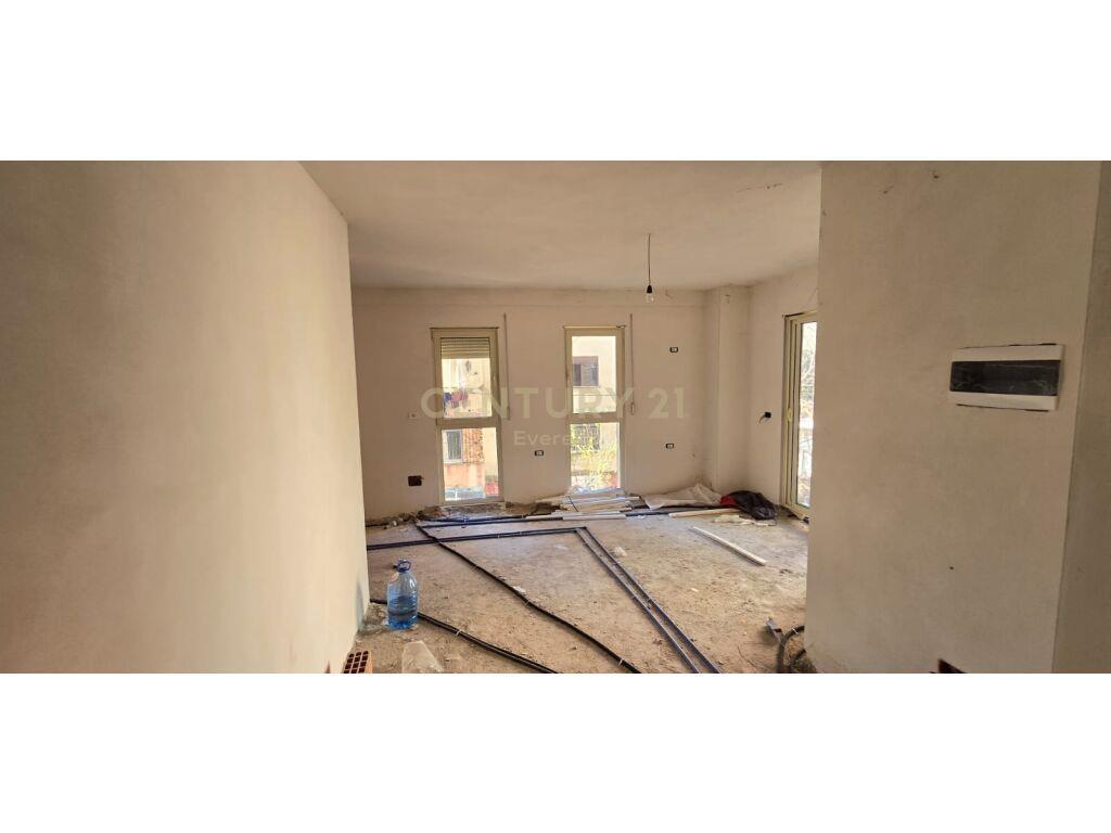MINE PEZA, SHESIM APARTAMENT 2+1 – Tiranë - 1