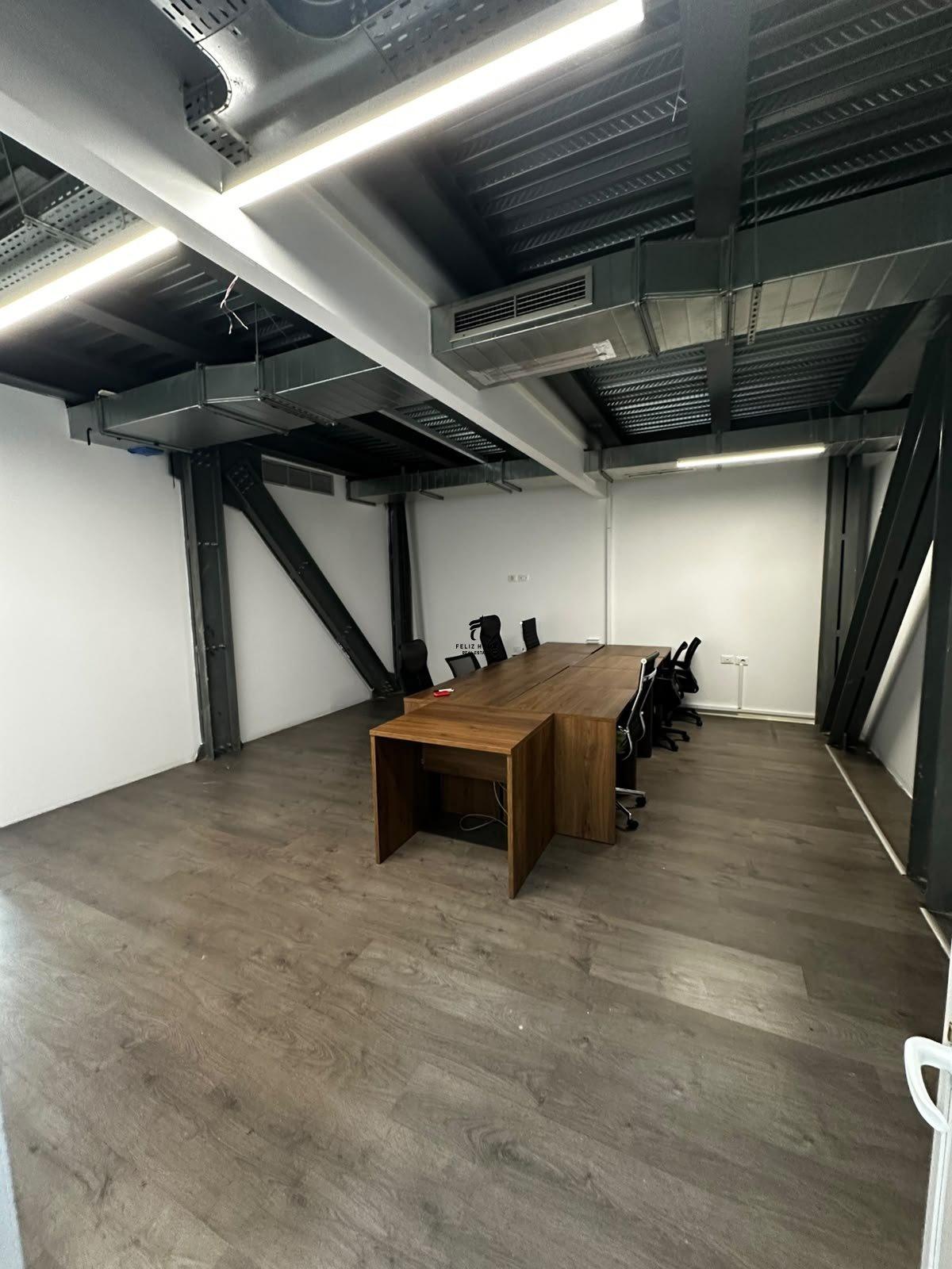 ZYRE ME QERA 180M2 KOMUNA E PARISIT 300.000 LEKE FH-84951 – Tiranë