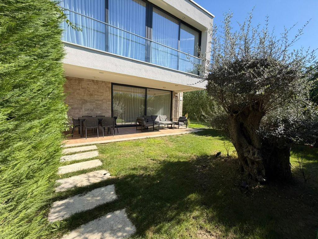 SAN PIETRO, SHESIM VILË ME PISHINË – Durrës