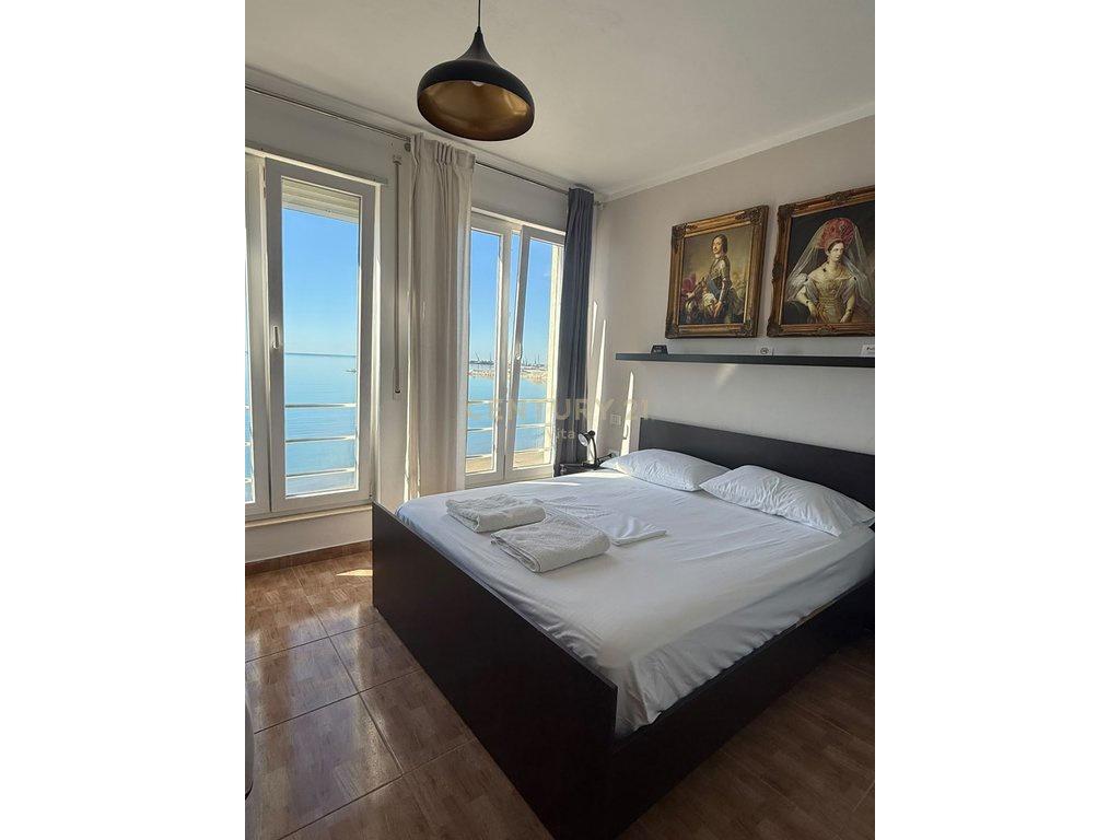 0696187877APARTAMENT 1+1+VERANDE ME PAMJE TË PLOTË NGA DETI, – Durrës