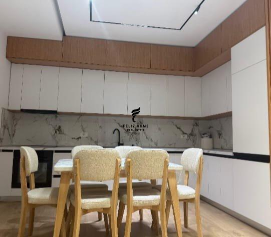 APARTAMENT ME QERA 2+1 RRUGA 5 MAJI 75.000LEKE FH-95394 – Tiranë