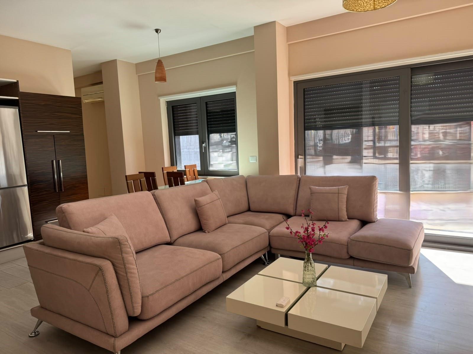 Apartament 1+1 qera ne Zog te Zi prane Ring Center ID 5819 – Tiranë
