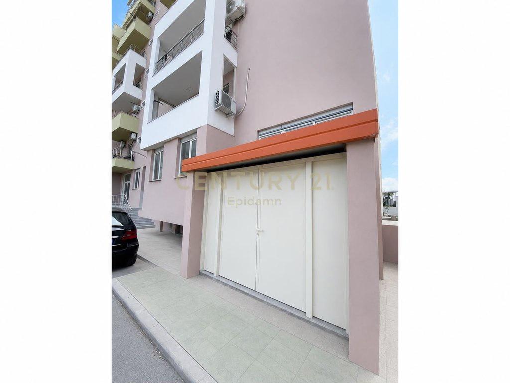 Ambient për Shitje në Plazh, Durrës - 270.000€ | 525m² – Durrës