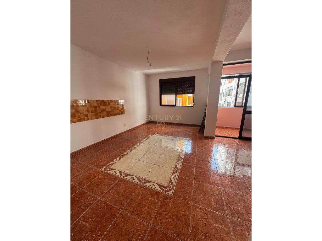 +355693448889Apartament 2+1 + post parkim në shitje në Plazh – Durrës