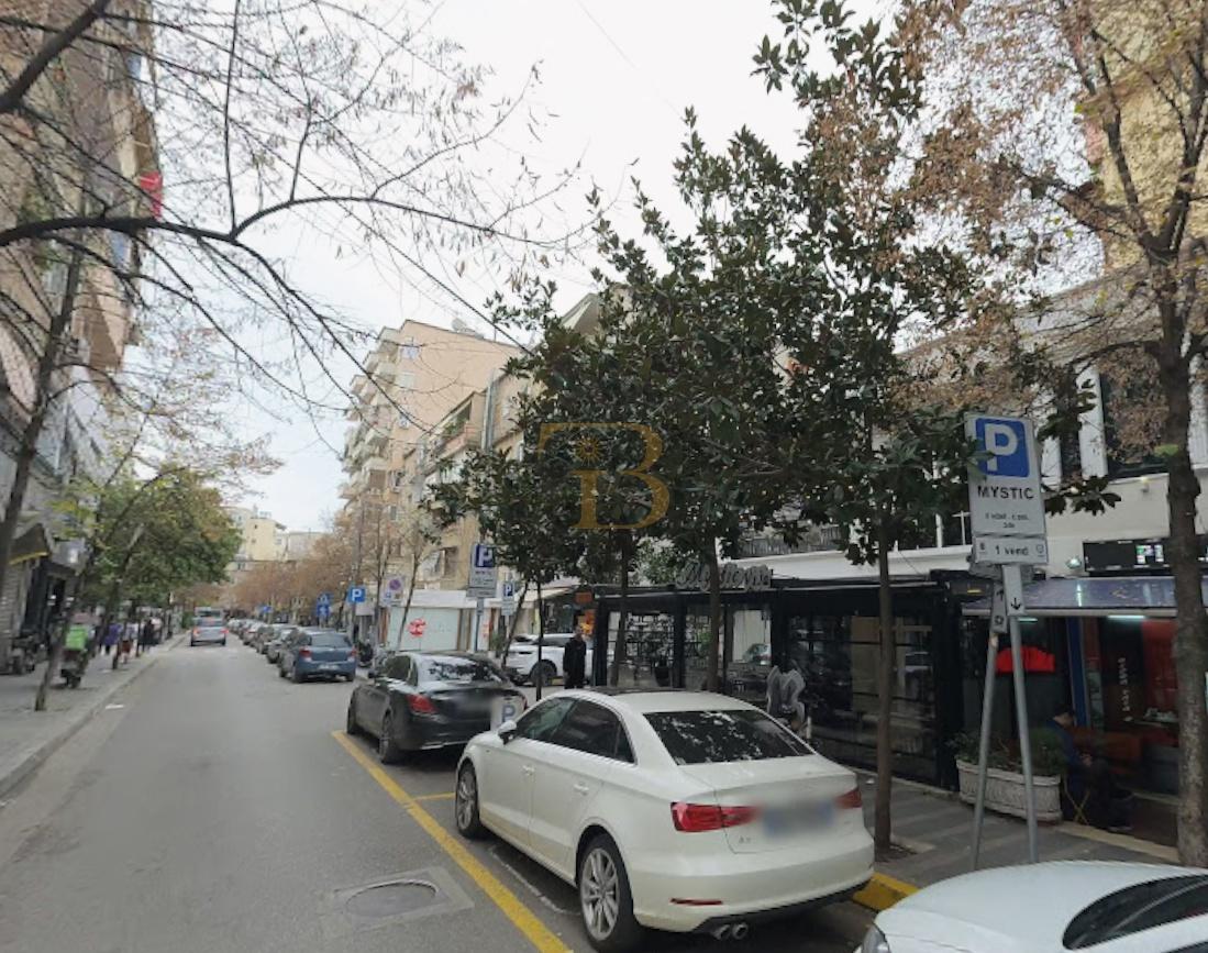 Ambjent biznesi në shitje, ne Bllok – Tiranë