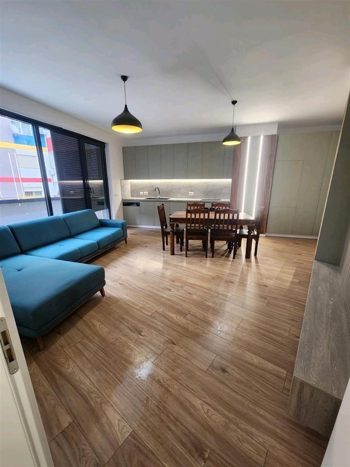 APARTAMENT ME QERA 2+1 KOPSHTI ZOOLOGJIK 100.000 LEKE – Tiranë