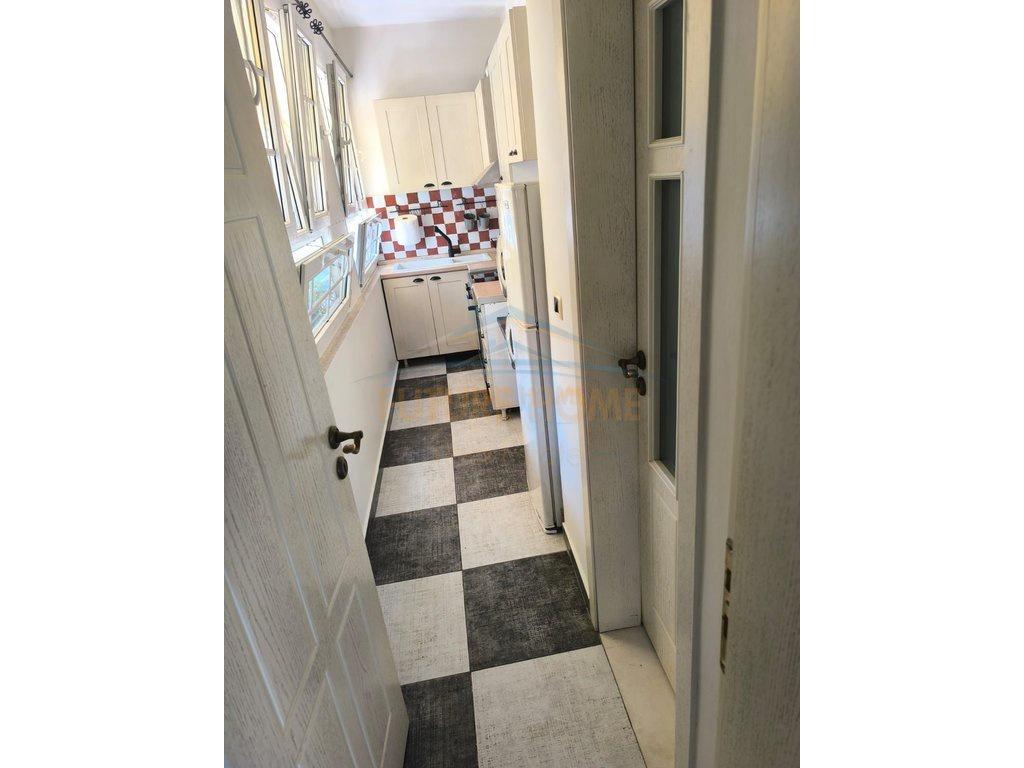 0696033060 Shitet, Apartament 2+1, Kodra e Diellit – Tiranë