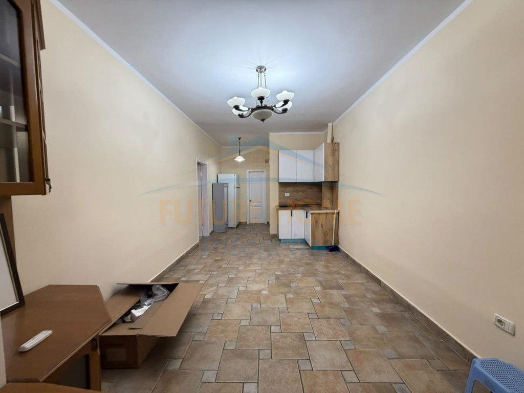 0692268458 Shitet, Apartament 1+1, Rruga Bardhyl, Tiranë. – Tiranë