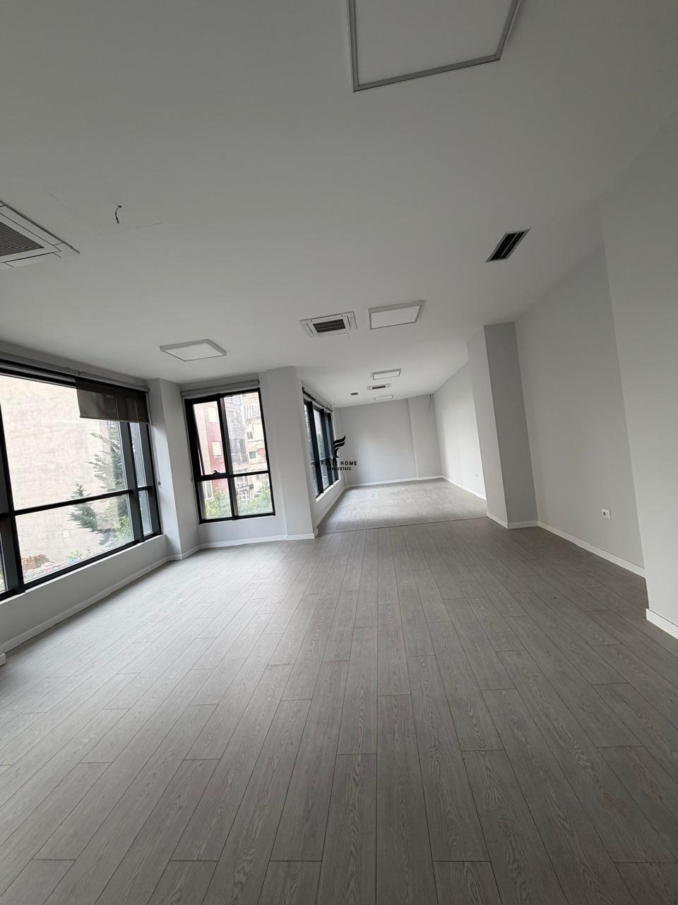 ZYRE ME QERA 404 M2 PAZARI I RI 520.000 LEKE FH-74595 – Tiranë
