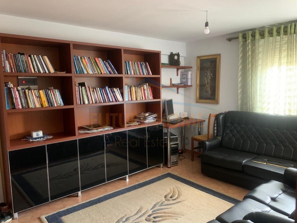 0695135860 Qira, Apartament 2+1, Pazari i Ri, Tiranë. – Tiranë