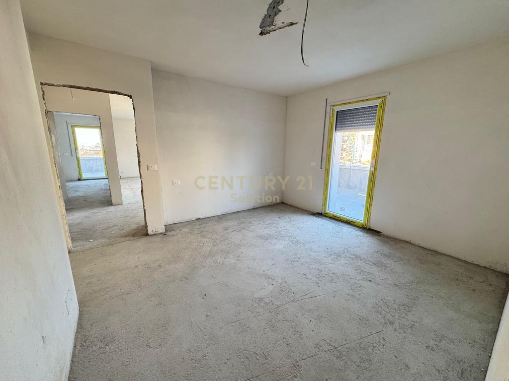 SHITET APARTAMENT 2+1+2+VERANDE NE XHAMLLIK ! – Tiranë - 1