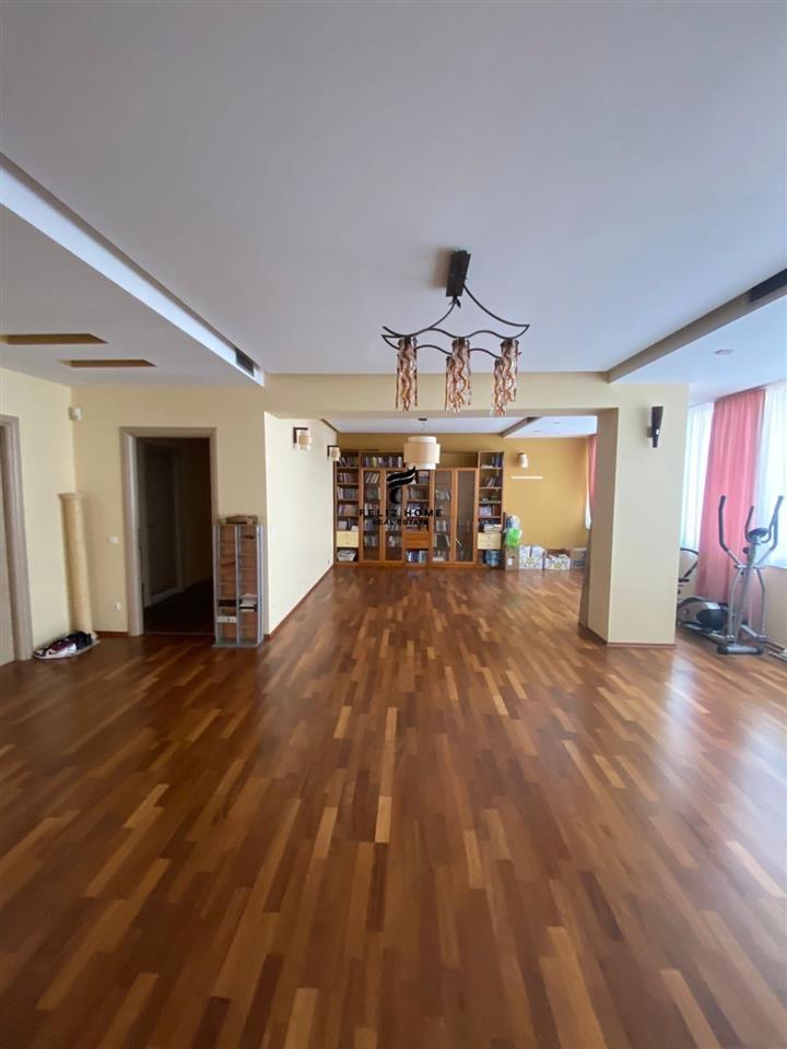 ZYRE ME QERA,BLLOKU,1.700 EURO. – Tiranë