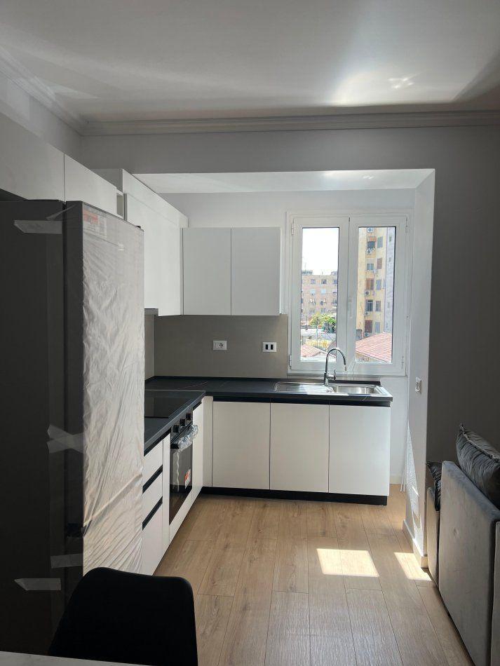 APARTAMENT ME QERA 2+1 BULEVARDI ZOGU I PARE 850 EURO – Tiranë - 1