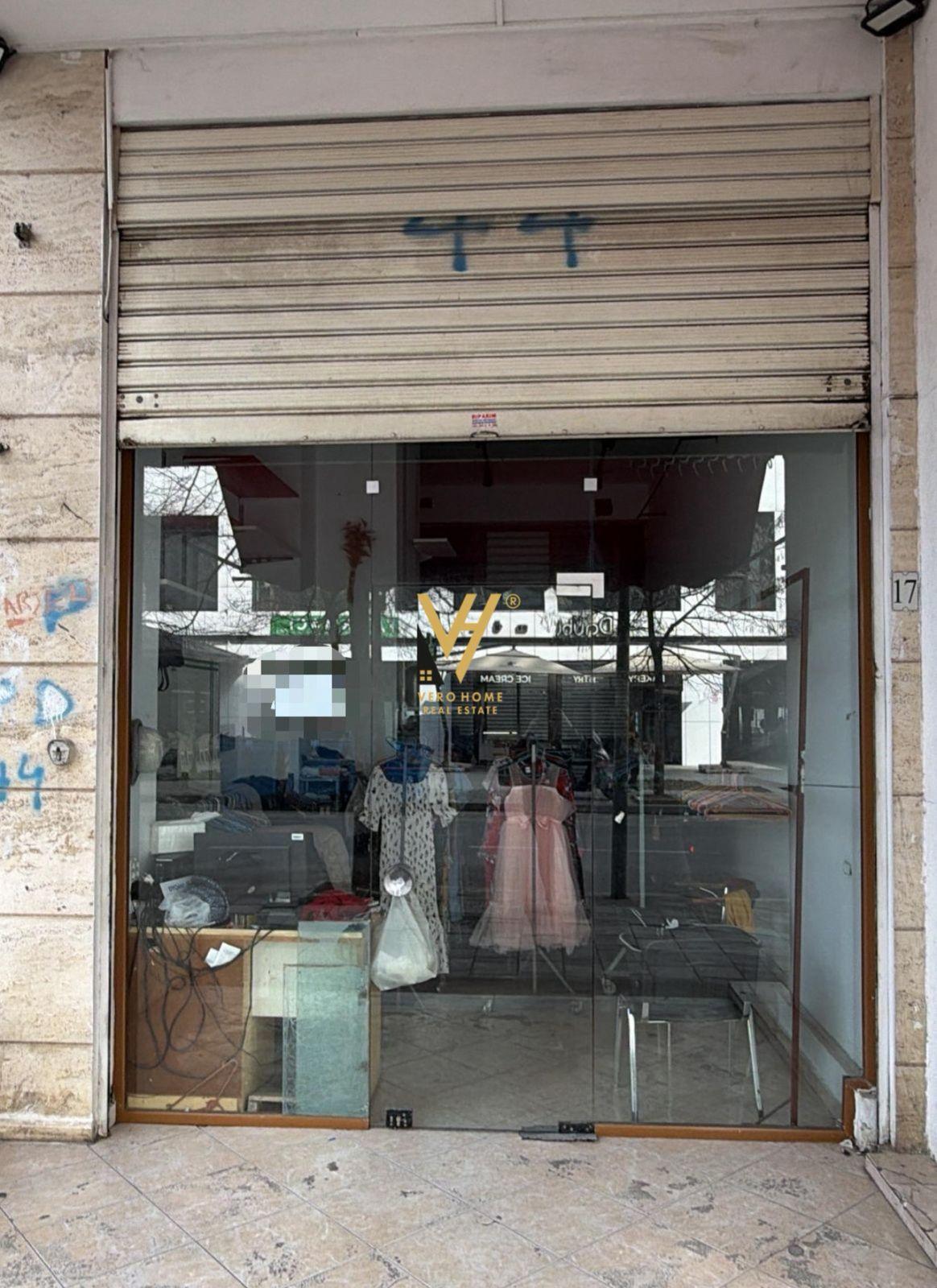 JEPET DYQAN 40 M2 ME QIRA PRANE SQUARE 21 80.000 LEKE – Tiranë
