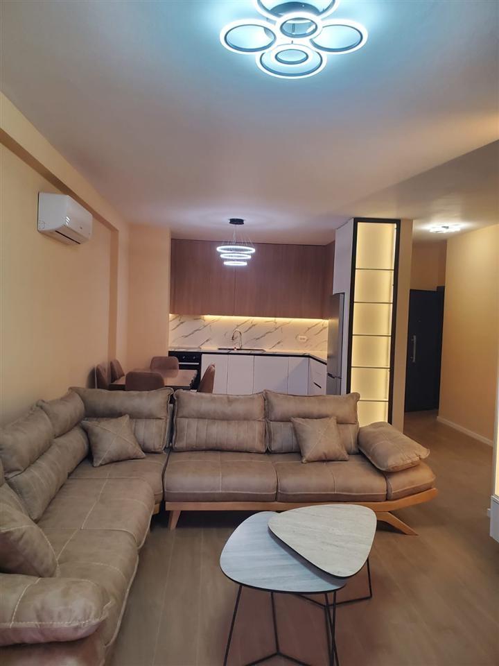 APARTAMENT ME QERA 2+1 LIQENI THATE 1.300 EURO – Tiranë